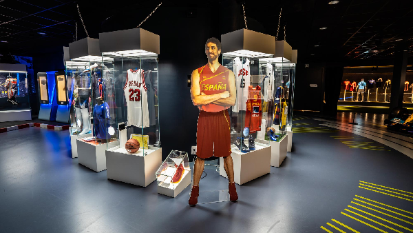 Collection Nadal: Explore Rafael Nadal's Iconic Memorabilia and Legacy